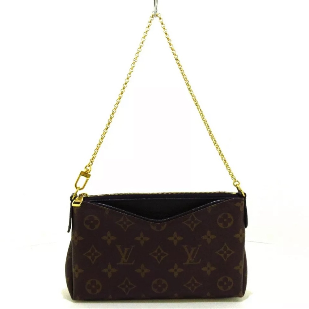 Louis Vuitton Shoulder bag